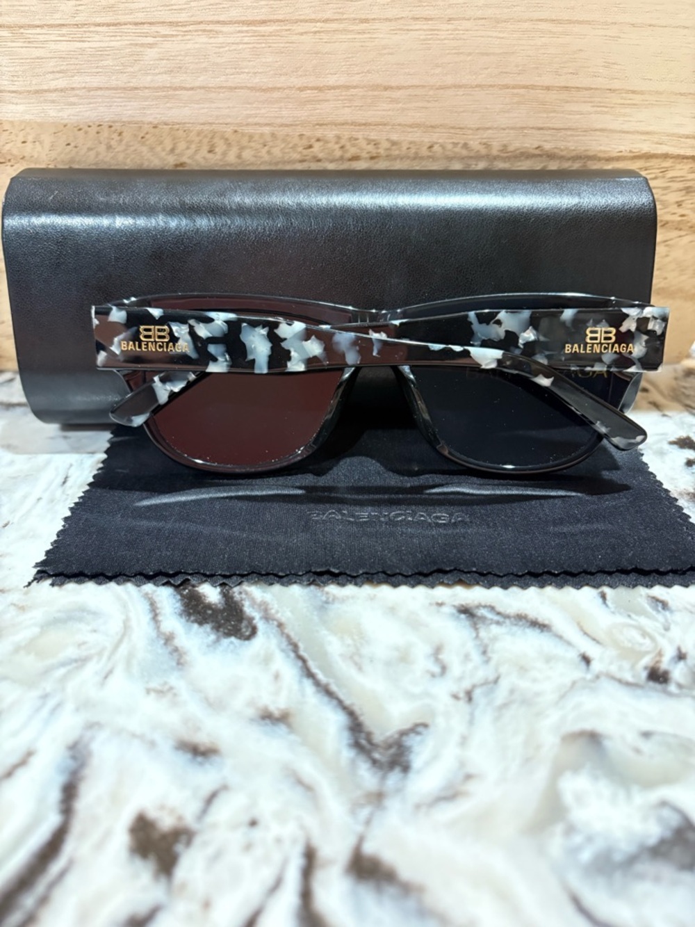 Balenciaga Gray Marbled Cat-Eye Sunglasses with Gold Logo - Picture 3 of 7